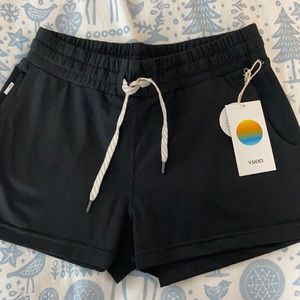 Vuori Halo performance shorts small